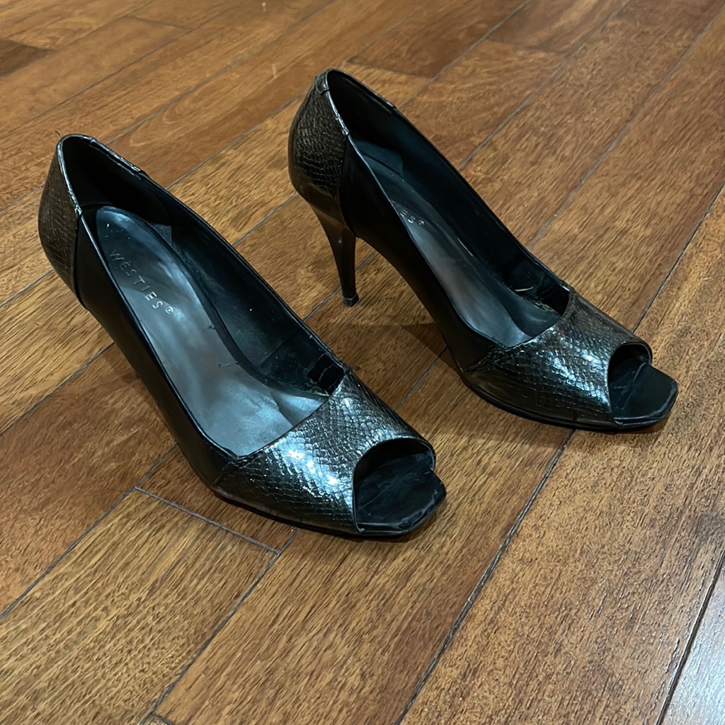 Gray Snake Pattern Shoes